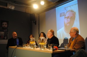 Siedzą przy stole ( od lewej ) : Piotr Radecki, Agnieszka Czapla, Oliwia Siwińska, Krzysztof Varga, Stanisław Zawiśliński